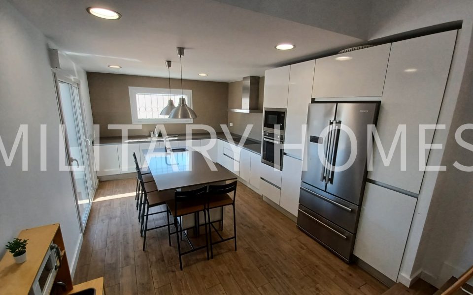Amazing Detached Home 4 Bedrooms, 2 bathrooms 1
