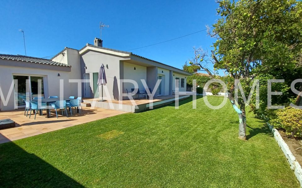 Amazing Detached Home 4 Bedrooms, 2 bathrooms 3
