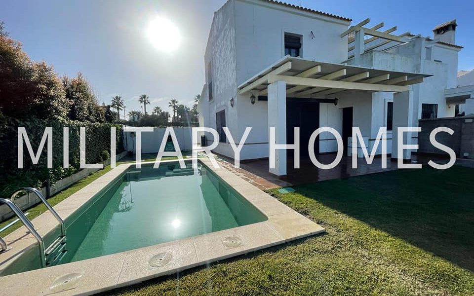 House 4 bedrooms, 3 baths SANLUCAR